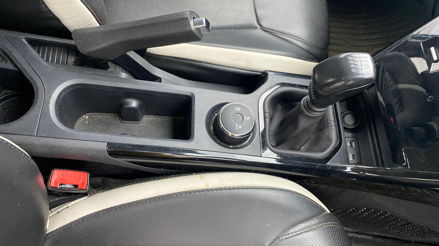 2023 Tata NEXON CREATIVE DUAL TONE 1.2 PETROL, Petrol, Manual, 30,864 km, Gear Lever