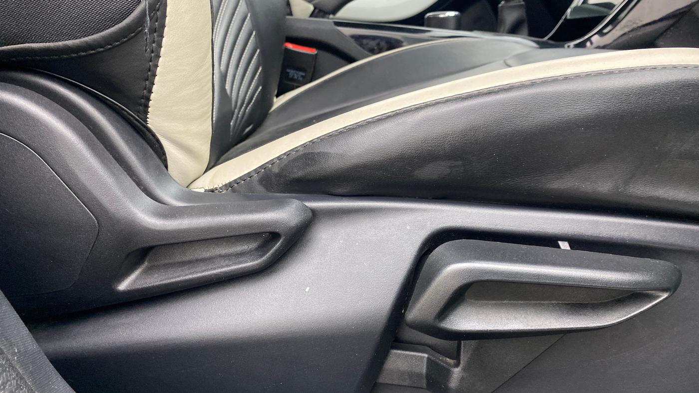 2023 Tata NEXON CREATIVE DUAL TONE 1.2 PETROL, Petrol, Manual, 30,864 km, Driver Side Adjustment Panel