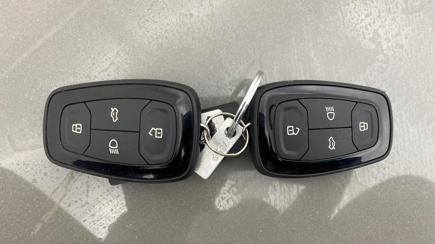 2023 Tata NEXON CREATIVE DUAL TONE 1.2 PETROL, Petrol, Manual, 30,864 km, Key Close Up