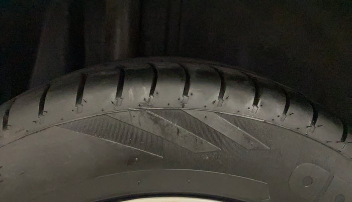 2017 Ford New Figo TREND 1.5L DIESEL, Diesel, Manual, 1,45,279 km, Right Rear Tyre Tread