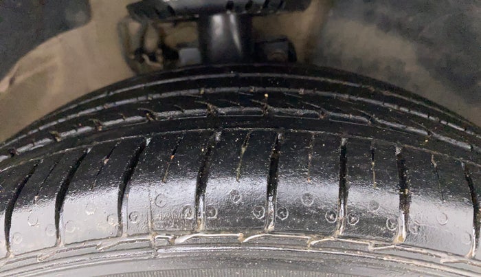 2019 Volkswagen Ameo HIGHLINE PLUS 1.0L 16 ALLOY, Petrol, Manual, 28,387 km, Right Front Tyre Tread