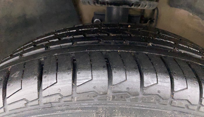 2019 Volkswagen Ameo HIGHLINE PLUS 1.0L 16 ALLOY, Petrol, Manual, 28,387 km, Left Front Tyre Tread