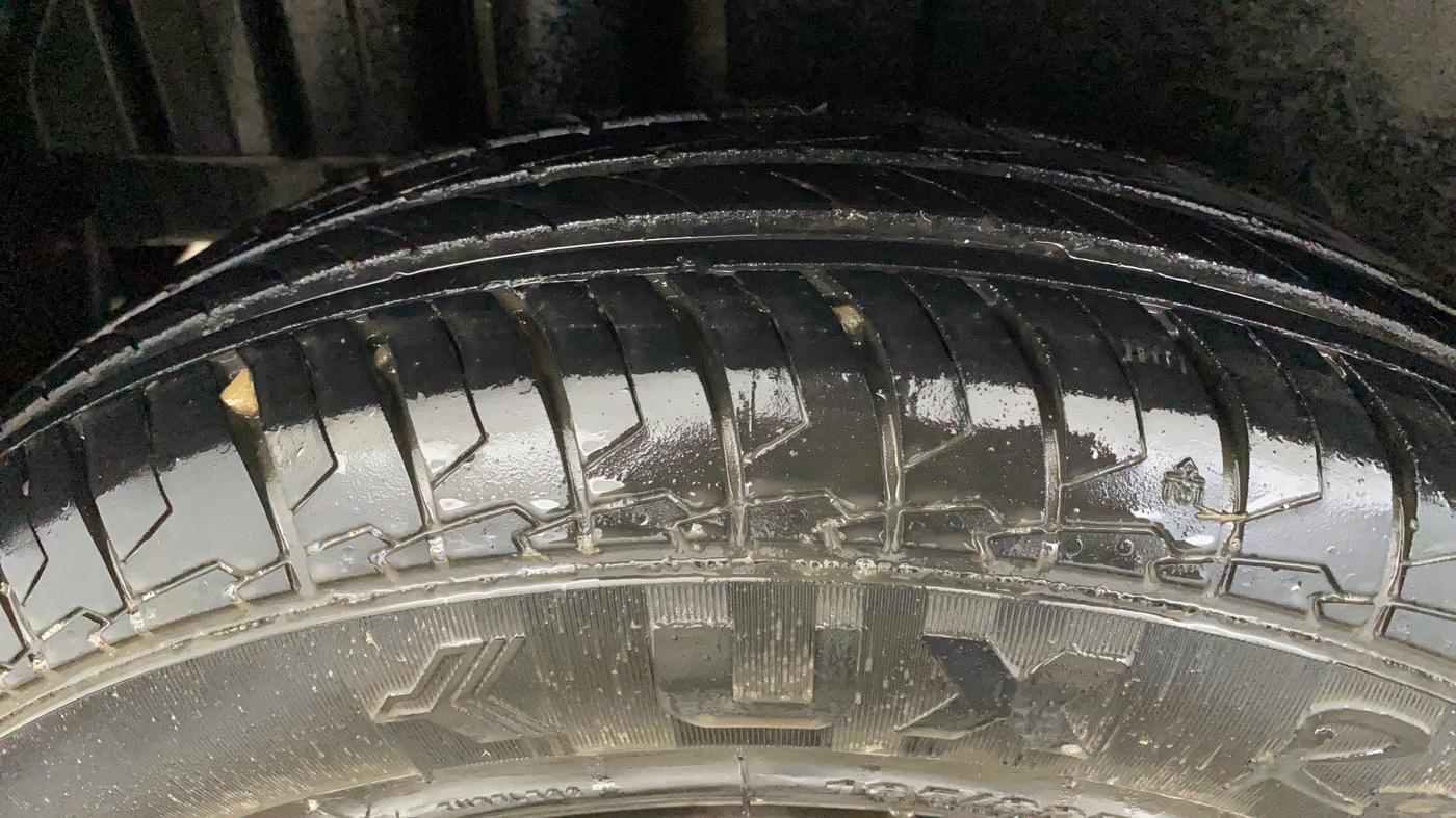 2015 Maruti Swift VXI, Petrol, Manual, 86,175 km, Right Rear Tyre Tread