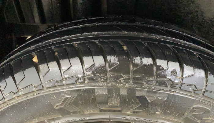 2015 Maruti Swift VXI, Petrol, Manual, 86,175 km, Right Rear Tyre Tread