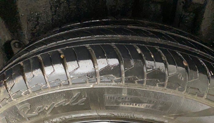 2015 Maruti Swift VXI, Petrol, Manual, 86,175 km, Left Rear Tyre Tread