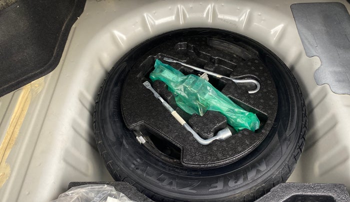 2016 Maruti Ciaz ZXI, Petrol, Manual, 19,342 km, Spare Tyre