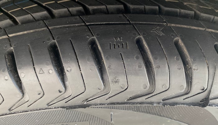 2016 Maruti Ciaz ZXI, Petrol, Manual, 19,342 km, Right Front Tyre Tread