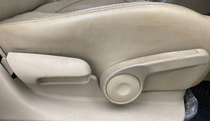 2016 Maruti Ciaz ZXI, Petrol, Manual, 19,342 km, Driver Side Adjustment Panel