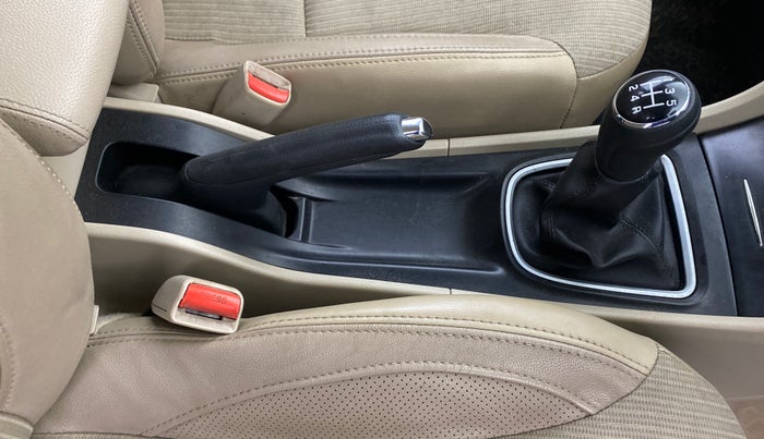 2016 Maruti Ciaz ZXI, Petrol, Manual, 19,342 km, Gear Lever