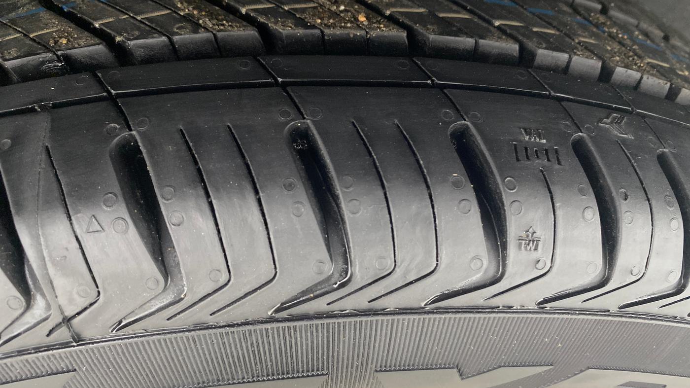 2016 Maruti Ciaz ZXI, Petrol, Manual, 19,342 km, Right Rear Tyre Tread
