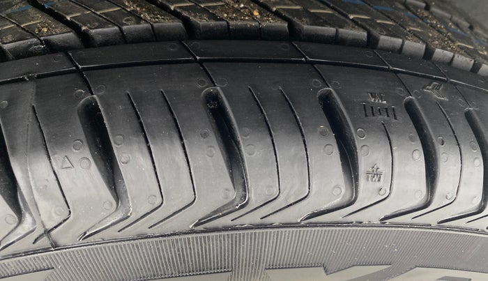 2016 Maruti Ciaz ZXI, Petrol, Manual, 19,342 km, Right Rear Tyre Tread