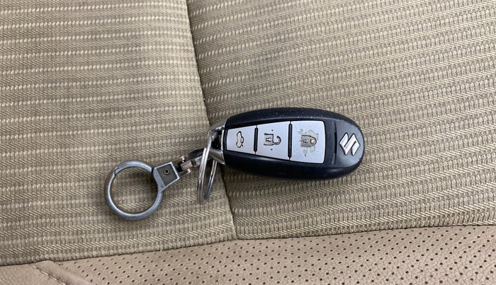 2016 Maruti Ciaz ZXI, Petrol, Manual, 19,342 km, Key Close Up