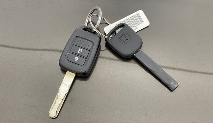 2017 Honda WR-V 1.2L I-VTEC VX MT, Petrol, Manual, 46,681 km, Key Close Up