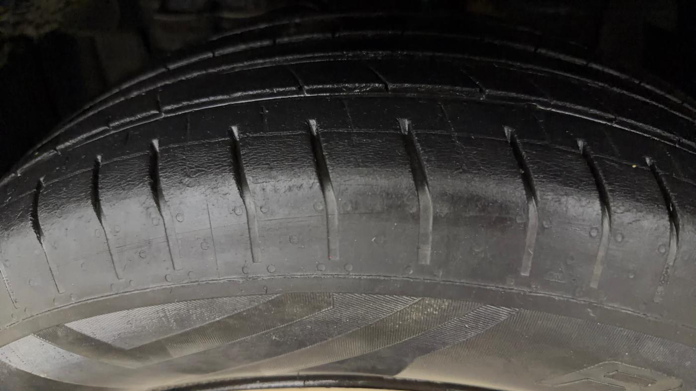 2020 Maruti Vitara Brezza ZDI PLUS, Diesel, Manual, 92,485 km, Left Front Tyre Tread