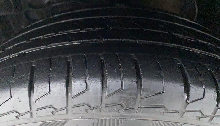 2017 Maruti S Cross ZETA SHVS, Diesel, Manual, 60,178 km, Left Front Tyre Tread