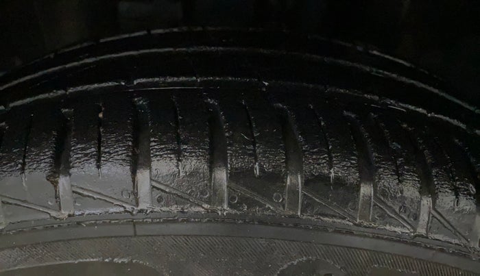 2021 Renault Kwid CLIMBER 1.0 AMT (O), Petrol, Automatic, 27,847 km, Left Front Tyre Tread