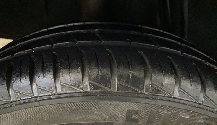 2021 Renault Kwid CLIMBER 1.0 AMT (O), Petrol, Automatic, 27,847 km, Right Rear Tyre Tread