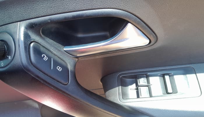 2020 Volkswagen Polo COMFORTLINE 1.0L MPI, Petrol, Manual, 46,180 km, Driver Side Door Panels Control