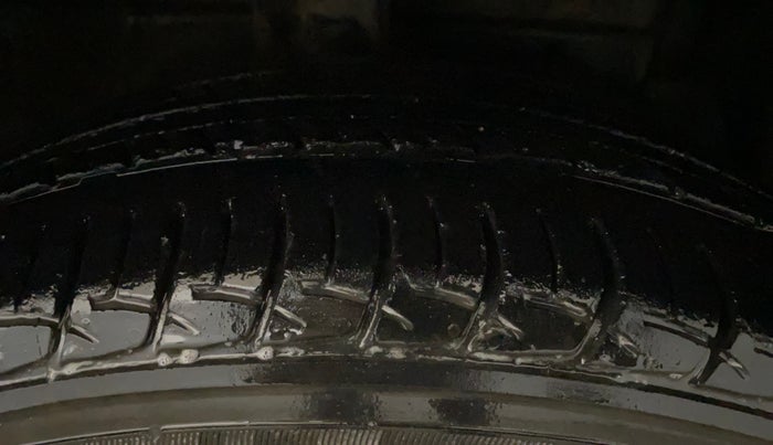 2018 Maruti Ciaz DELTA 1.4 MT PETROL, Petrol, Manual, 35,845 km, Right Front Tyre Tread