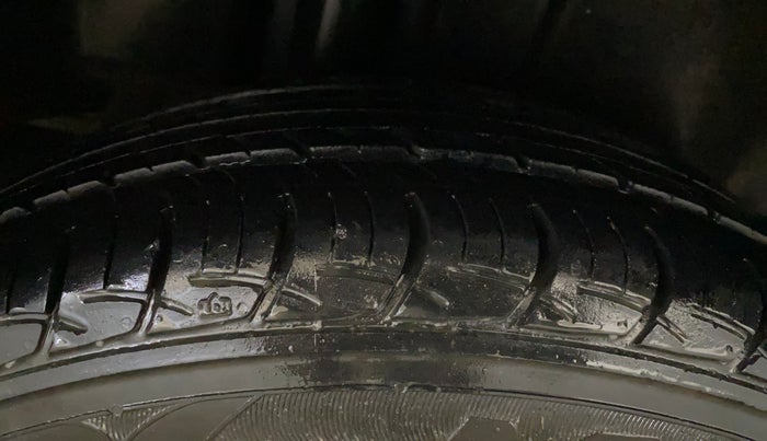 2018 Maruti Ciaz DELTA 1.4 MT PETROL, Petrol, Manual, 35,845 km, Right Rear Tyre Tread