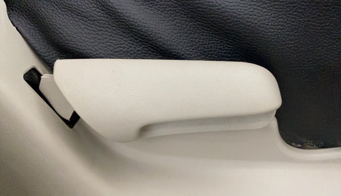 2019 Maruti Celerio VXI, CNG, Manual, 45,916 km, Driver Side Adjustment Panel