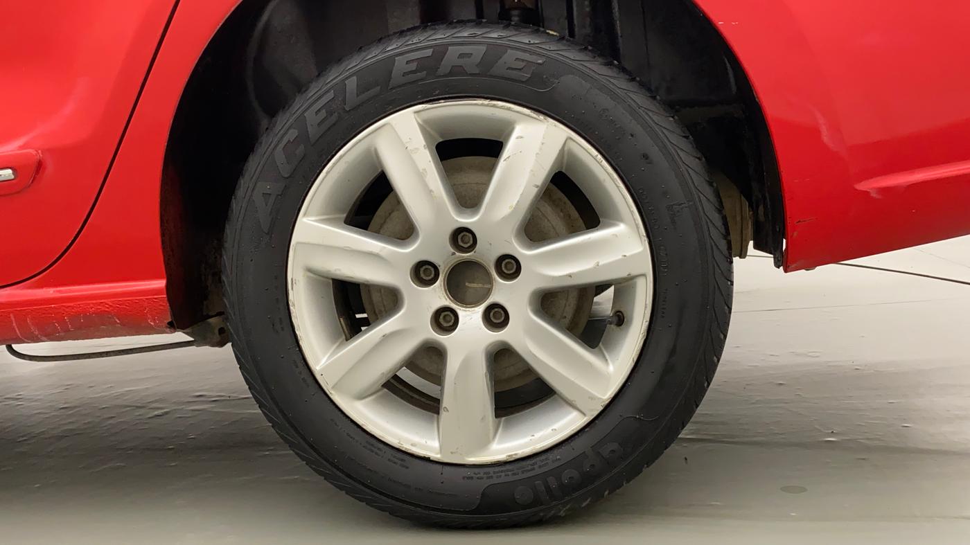 2011 Volkswagen Vento HIGHLINE 1.6 MPI, Petrol, Manual, 35,257 km, Left Rear Wheel