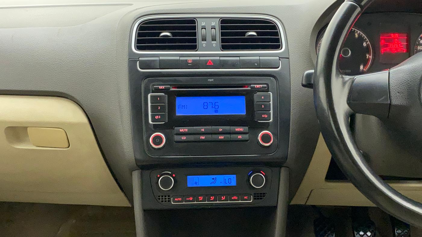 2011 Volkswagen Vento HIGHLINE 1.6 MPI, Petrol, Manual, 35,257 km, Air Conditioner