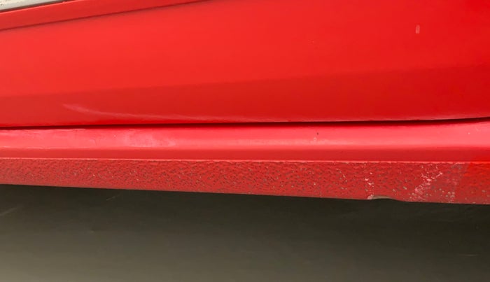 2011 Volkswagen Vento HIGHLINE 1.6 MPI, Petrol, Manual, 35,257 km, Left running board - Slightly dented