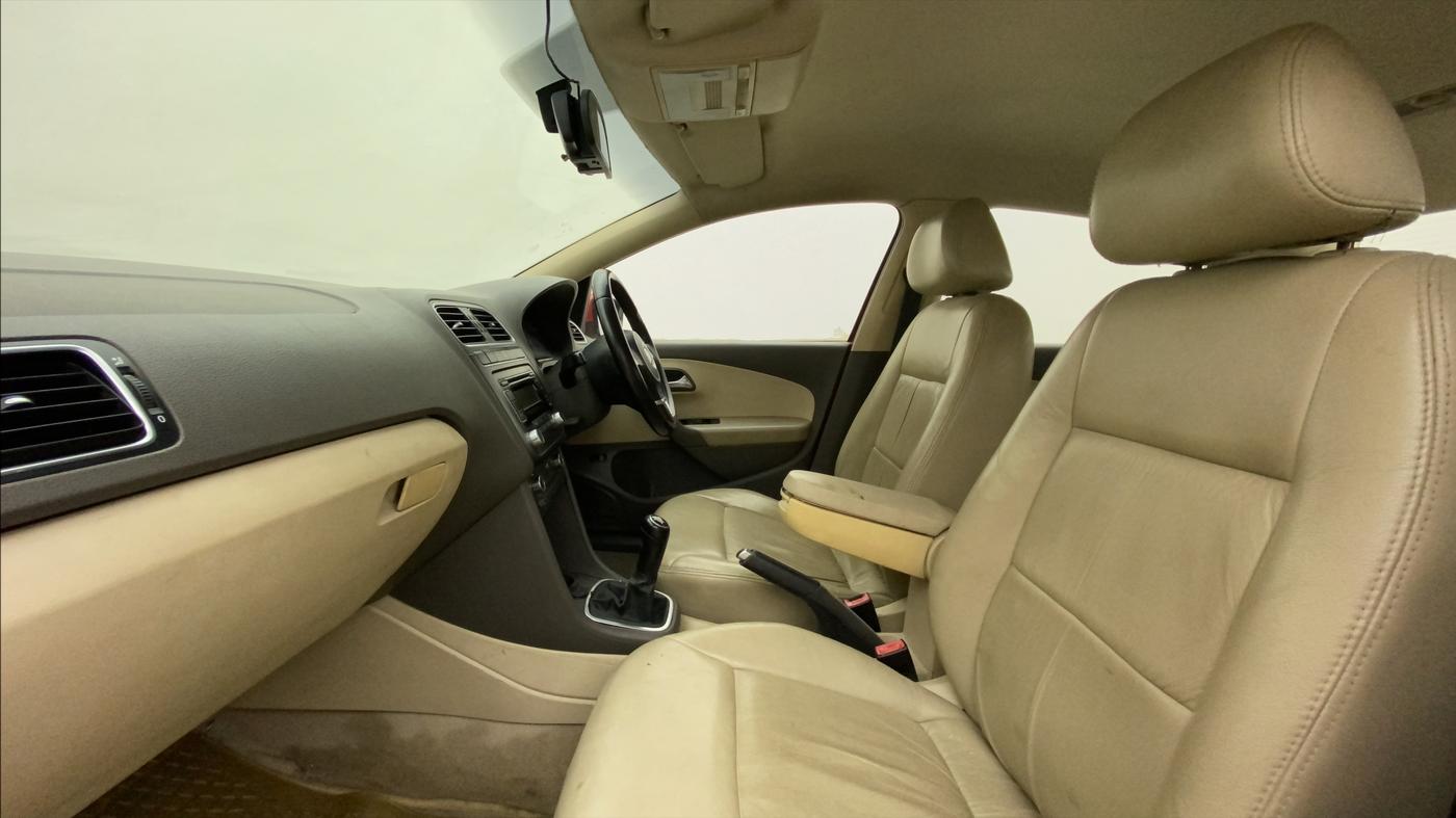 2011 Volkswagen Vento HIGHLINE 1.6 MPI, Petrol, Manual, 35,257 km, Right Side Front Door Cabin