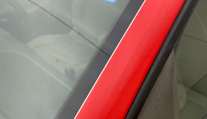 2011 Volkswagen Vento HIGHLINE 1.6 MPI, Petrol, Manual, 35,257 km, Left A pillar - Paint is slightly faded