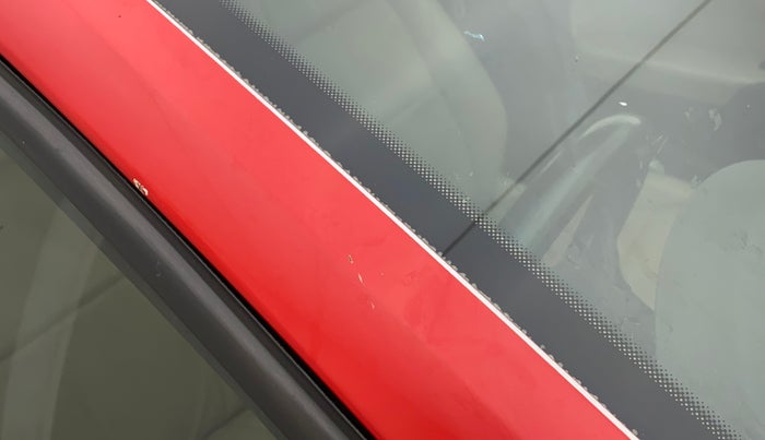 2011 Volkswagen Vento HIGHLINE 1.6 MPI, Petrol, Manual, 35,257 km, Right A pillar - Paint is slightly faded