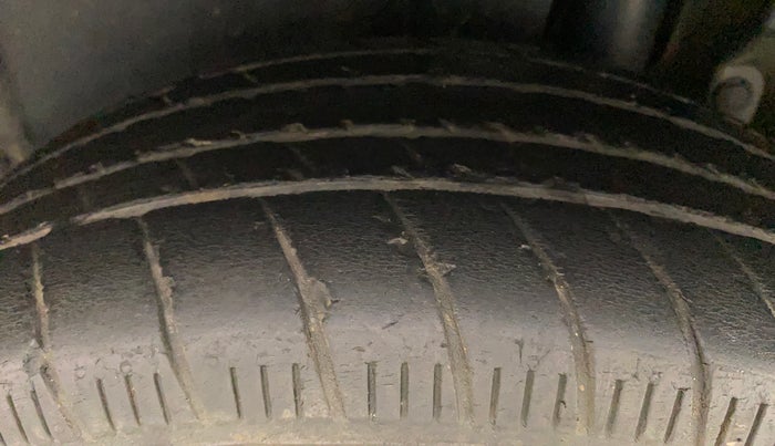 2016 Maruti Ertiga ZDI + SHVS, Diesel, Manual, 94,224 km, Left Rear Tyre Tread