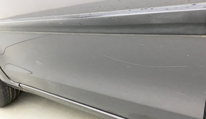 2016 Maruti Ertiga ZDI + SHVS, Diesel, Manual, 94,224 km, Front passenger door - Minor scratches