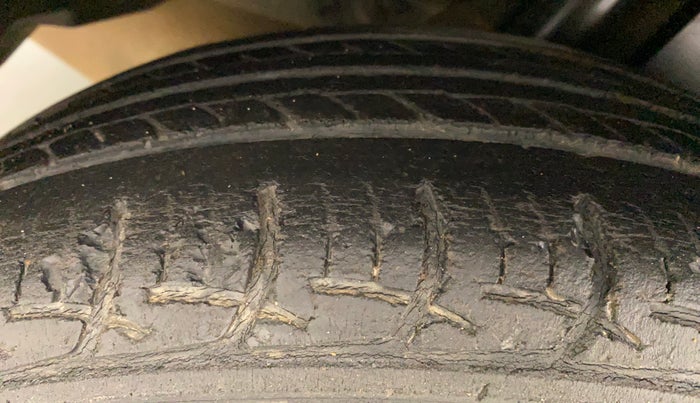 2016 Maruti Ertiga ZDI + SHVS, Diesel, Manual, 94,224 km, Right Rear Tyre Tread