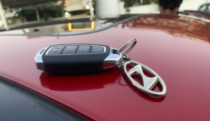 2023 Hyundai NEW I20 ASTA (O) 1.2 AT, Petrol, Automatic, 11,236 km, Key Close Up