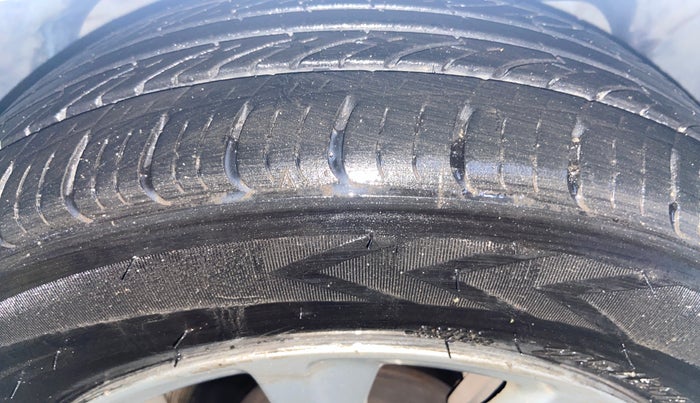 2019 Ford New Figo TITANIUM 1.2 PETROL MT, Petrol, Manual, 57,969 km, Right Front Tyre Tread