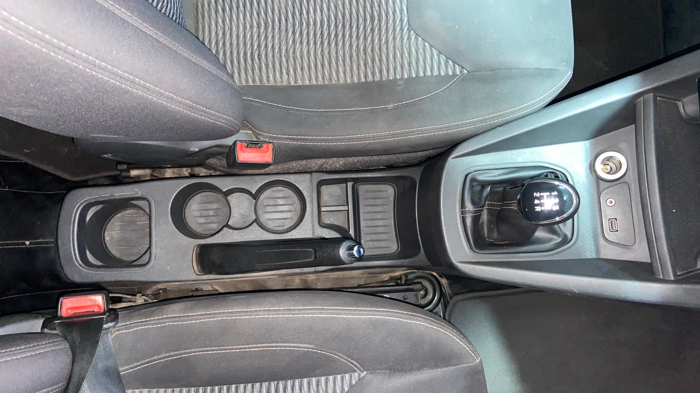 2019 Ford New Figo TITANIUM 1.2 PETROL MT, Petrol, Manual, 57,911 km, Gear Lever