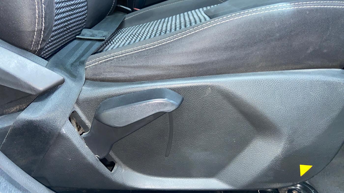 2019 Ford New Figo TITANIUM 1.2 PETROL MT, Petrol, Manual, 57,911 km, Driver Side Adjustment Panel
