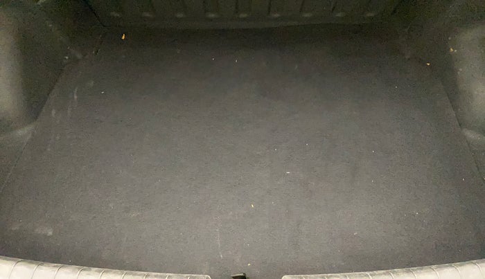 2015 Hyundai Xcent SX 1.2, Petrol, Manual, 76,403 km, Boot Inside