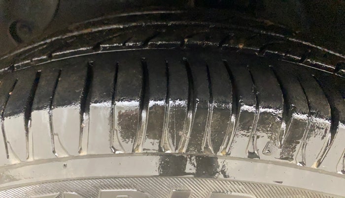 2015 Hyundai Xcent SX 1.2, Petrol, Manual, 76,403 km, Left Front Tyre Tread