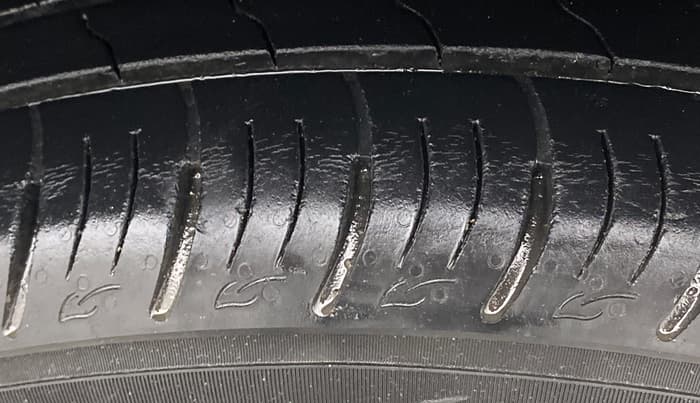 2021 Maruti Vitara Brezza LXI, Petrol, Manual, 26,045 km, Right Front Tyre Tread
