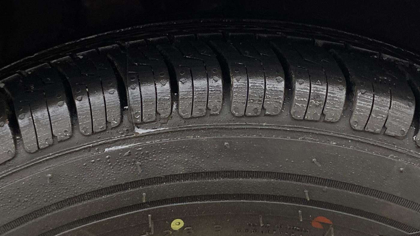 2015 Hyundai i10 SPORTZ 1.1, Petrol, Manual, 77,049 km, Right Front Tyre Tread