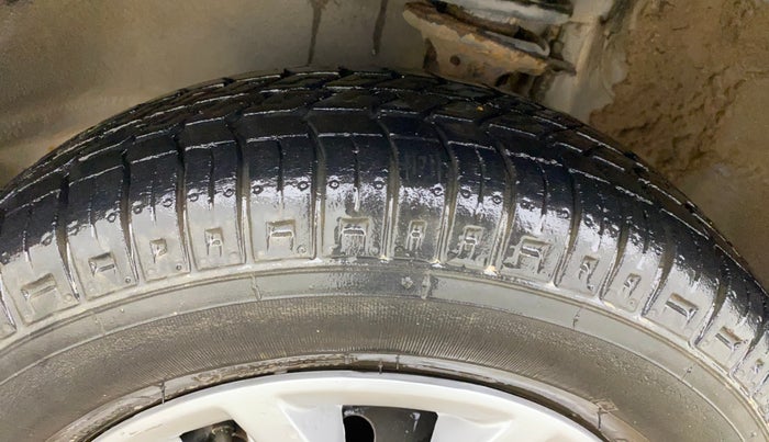 2015 Maruti Alto 800 VXI, Petrol, Manual, 21,606 km, Left Front Tyre Tread
