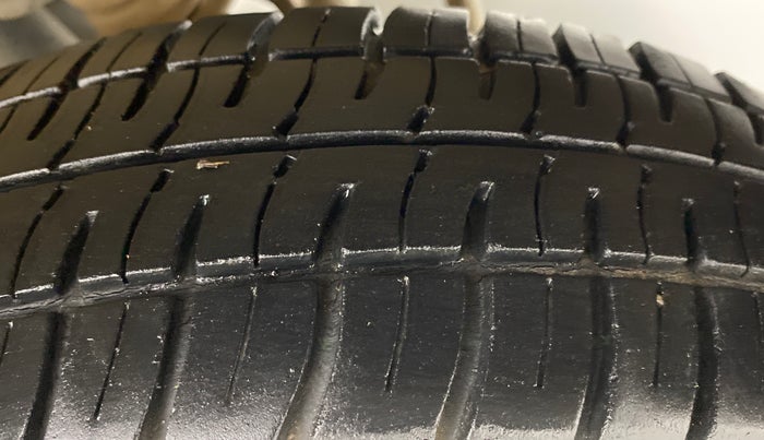 2015 Maruti Alto 800 LXI, Petrol, Manual, 23,300 km, Left Rear Tyre Tread