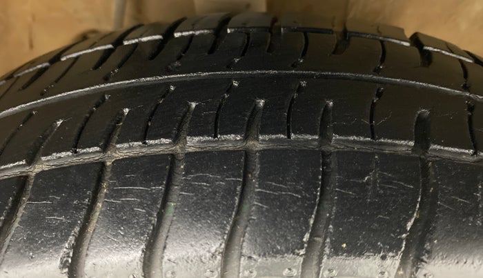 2015 Maruti Alto 800 LXI, Petrol, Manual, 23,300 km, Right Front Tyre Tread