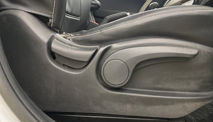 2018 Hyundai Creta SX 1.6 PETROL, Petrol, Manual, 85,882 km, Driver Side Adjustment Panel