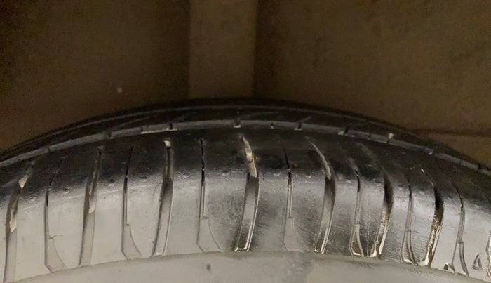2020 Hyundai NEW SANTRO SPORTZ CNG, CNG, Manual, 69,740 km, Right Rear Tyre Tread