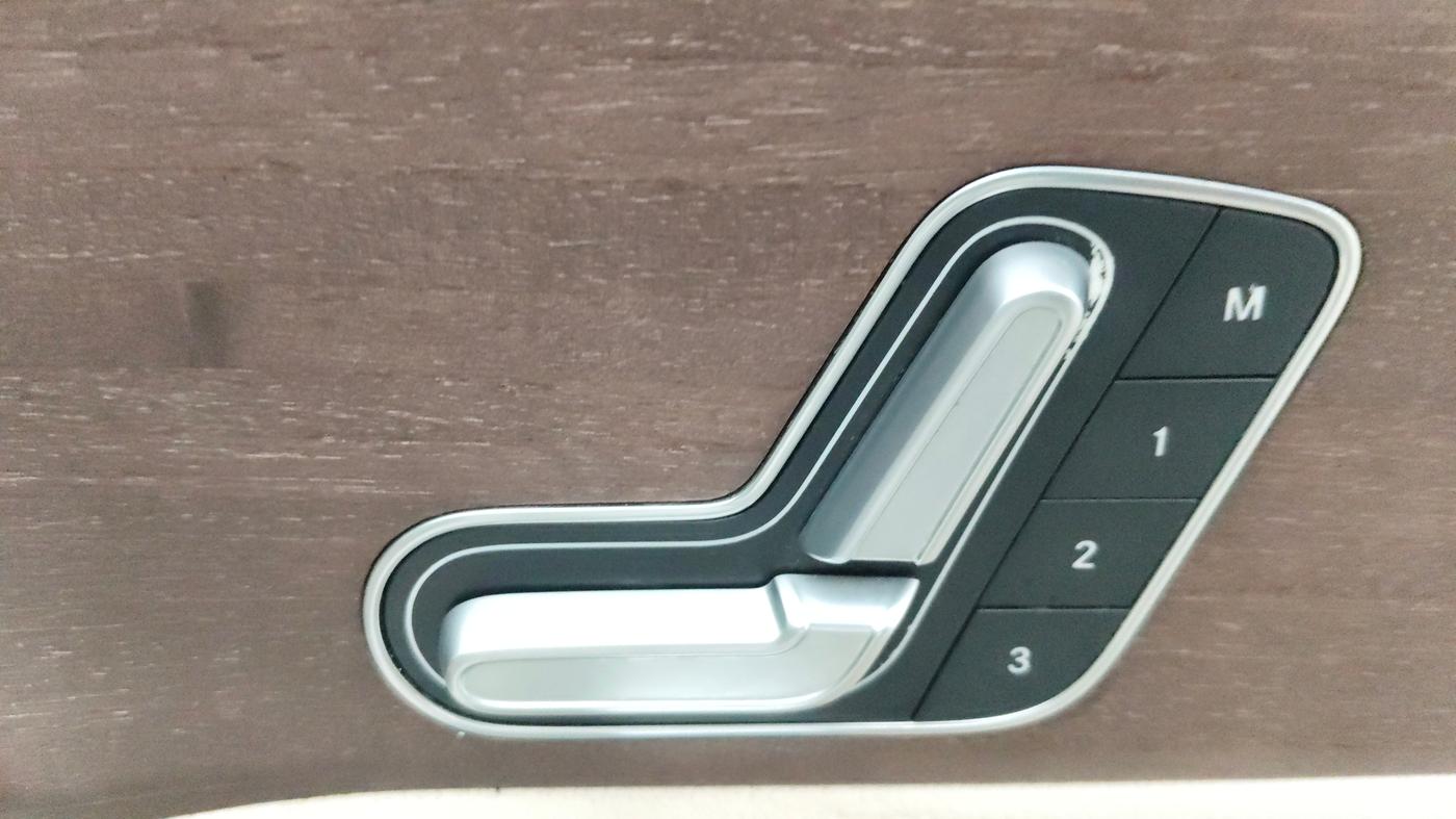 2022 Mercedes Benz A CLASS LIMOUSINE A 200d, Diesel, Automatic, 39,616 km, Driver Side Adjustment Panel