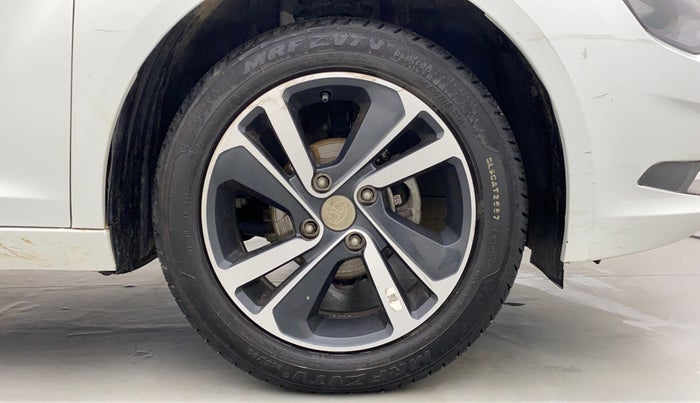 2020 Tata ALTROZ XZ PETROL, Petrol, Manual, 17,780 km, Right Front Wheel