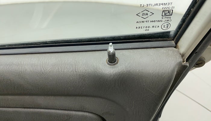 2010 Maruti Alto LXI, Petrol, Manual, 24,884 km, Lock system - Door lock knob has minor damage